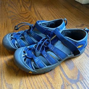 KEEN Boys Sandals Size 5
